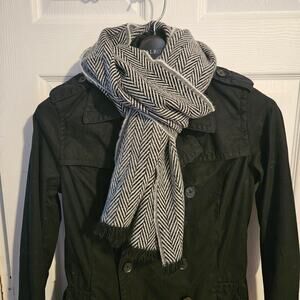 Old Navy winter scarf Black herringbone with black fringe 70x12